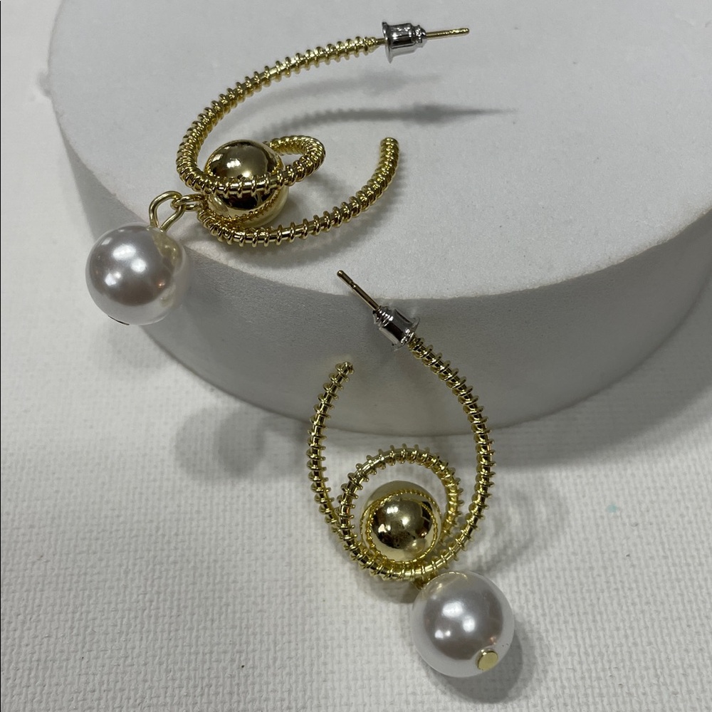 Elegant Gold and Pearl Drop Earrings - Picture 13 of 14